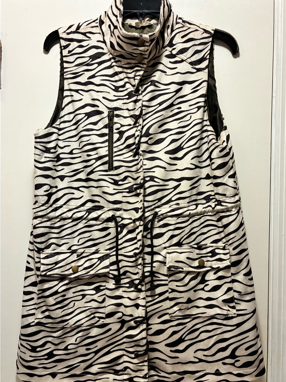 Sleeveless Zebra Print Vest - Black & White